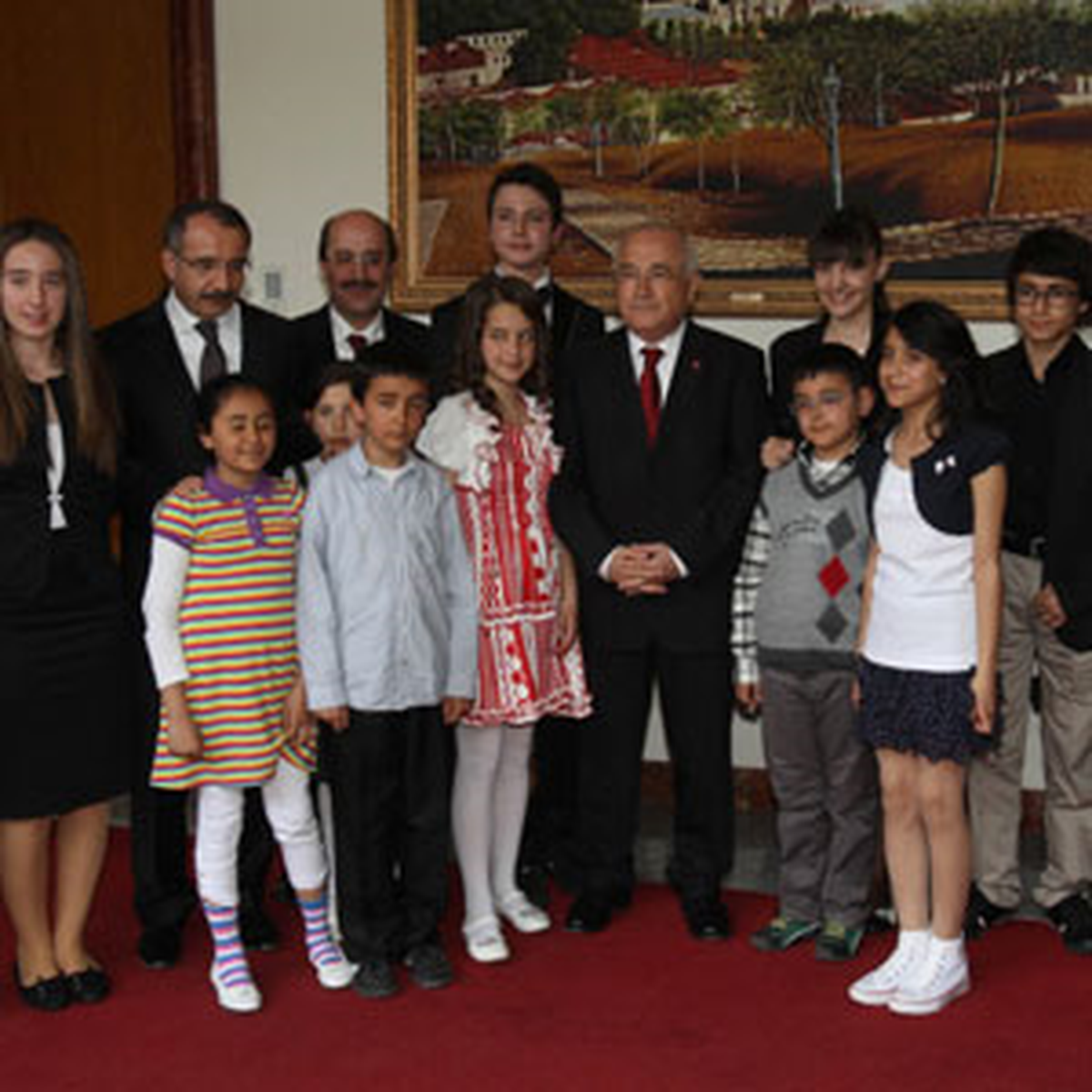 Meclis Başkanı Çiçek, TBMM\'de Öğrencileri Kabul Etti