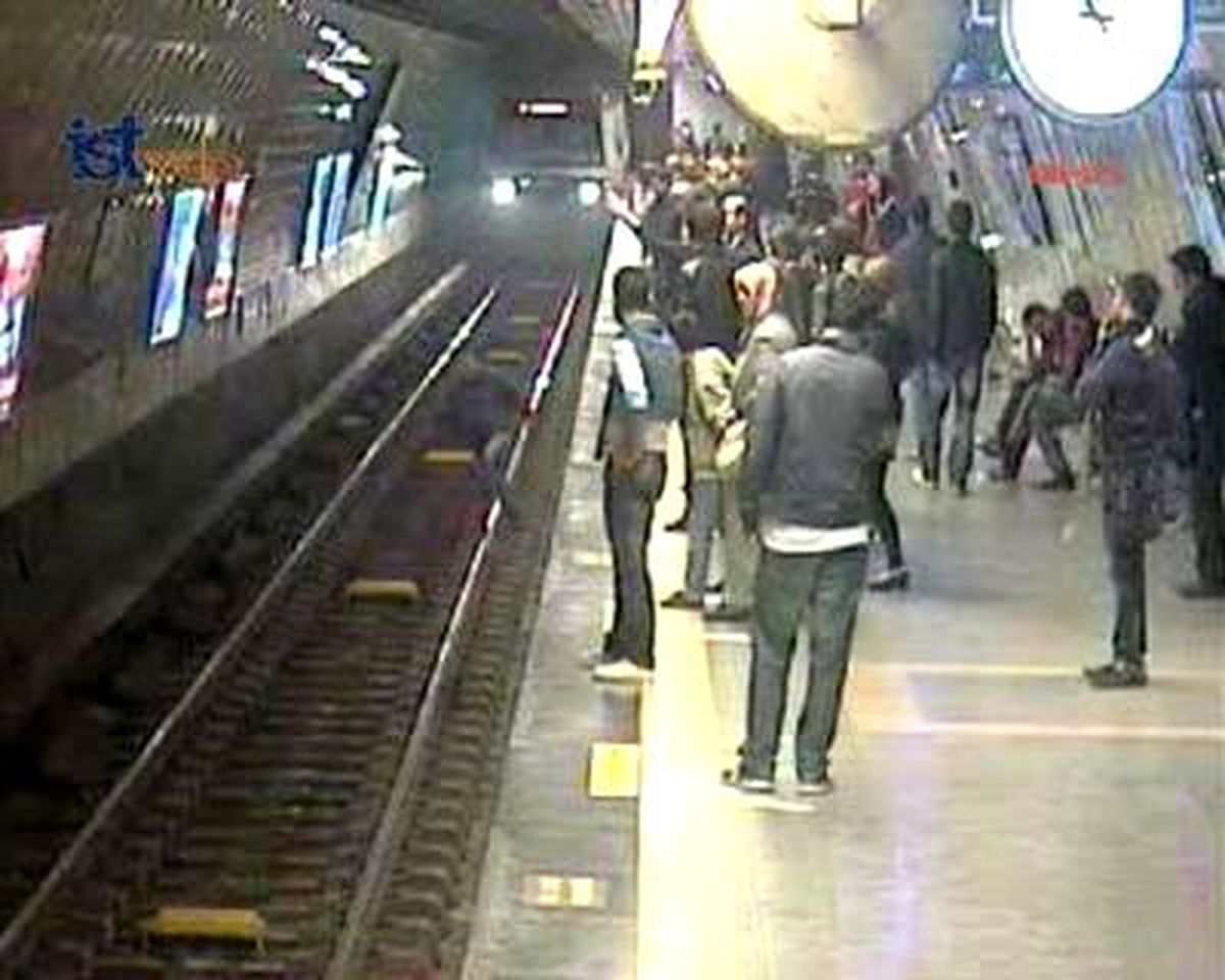 Üzerinden Metro Geçti