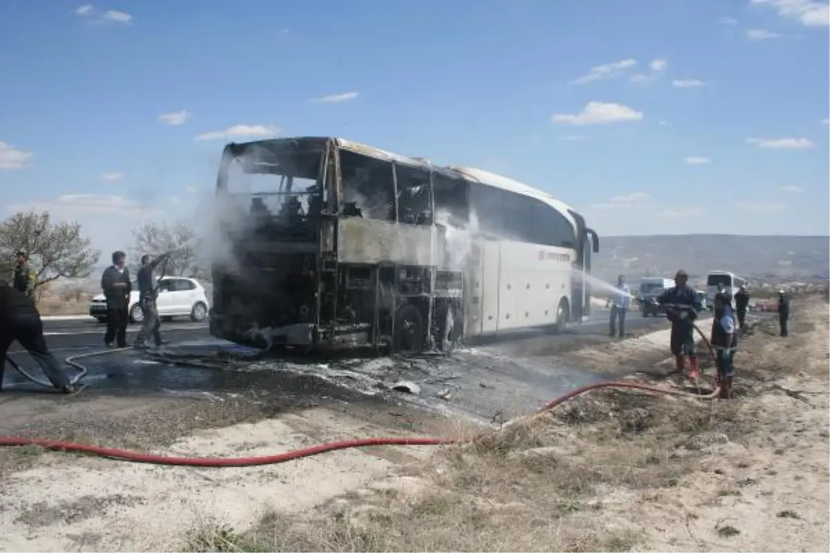 Nevşehir\'de Yolcu Otobüsü Yandı