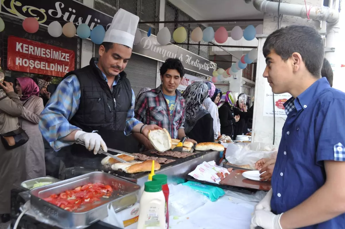 Öğrenciler Yararına Kermes