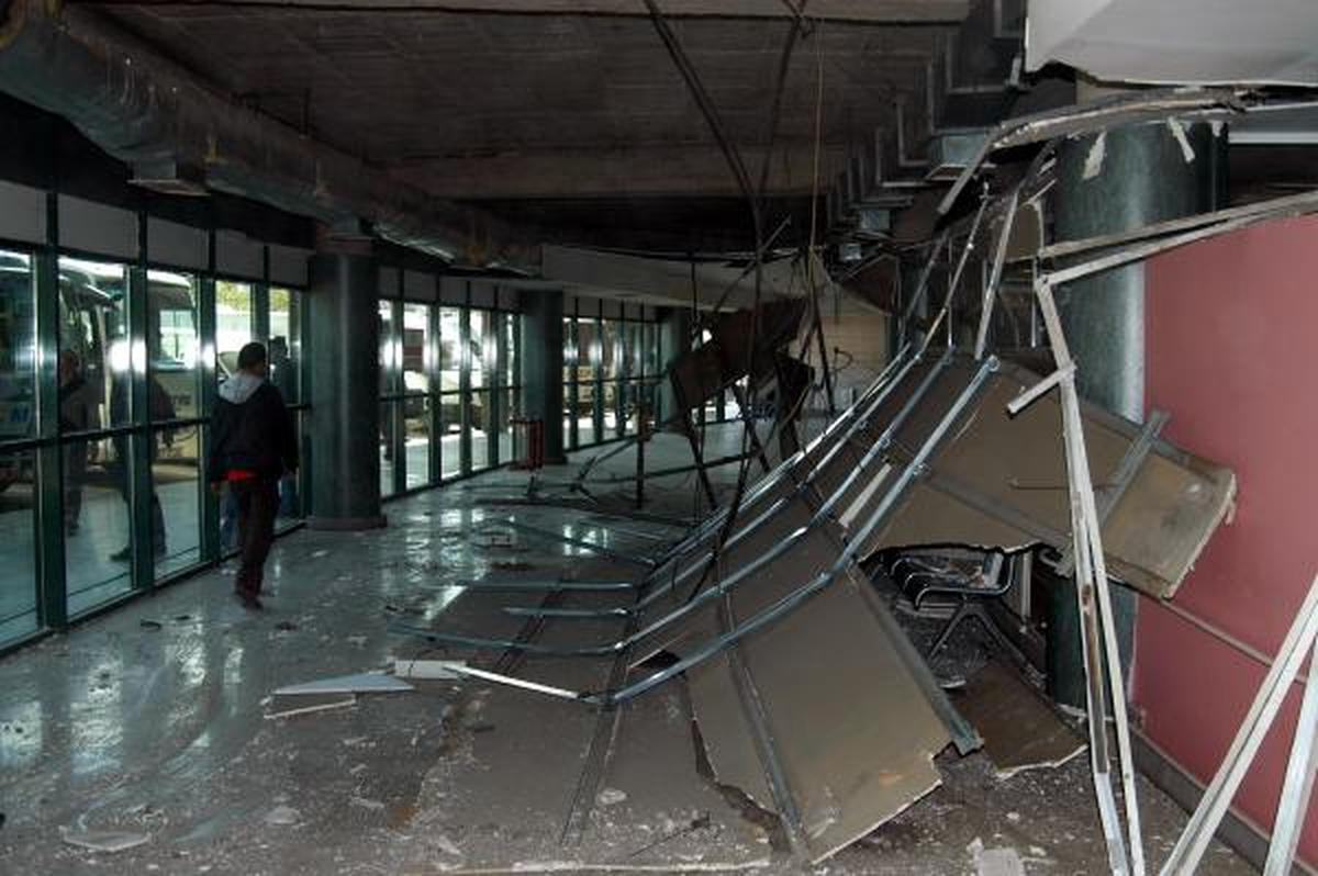 Otobüs Terminalinin Tavanı Çöktü