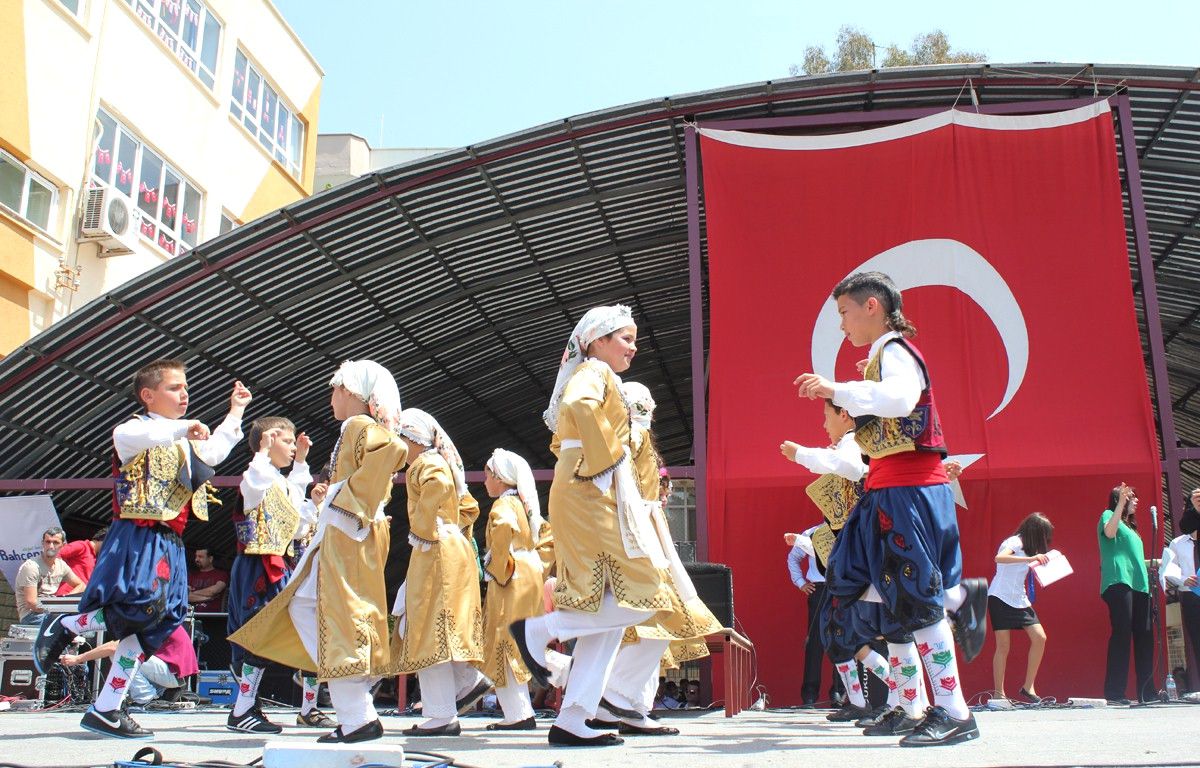 Romanyalı ve KKTC\'li Çocuklar da 23 Nisan Coşkusuna Ortak Oldu