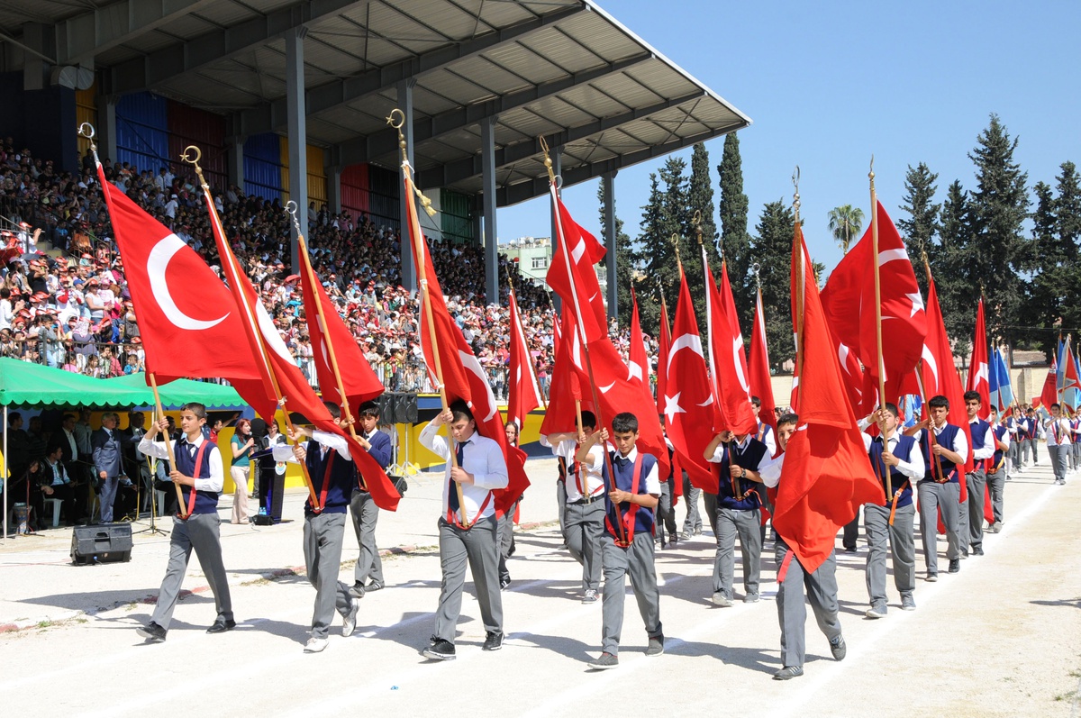 Tarsus\'ta 23 Nisan Kutlamalarında "Şiddete Hayır" Mejası Verildi