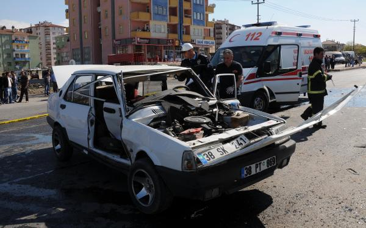 Trafik Kazası: 1 Ölü, 2 Yaralı