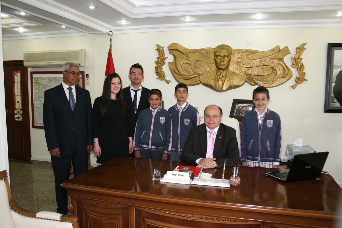 Vali Çiçek Koltuğunu Minik Öğrencilere Devretti