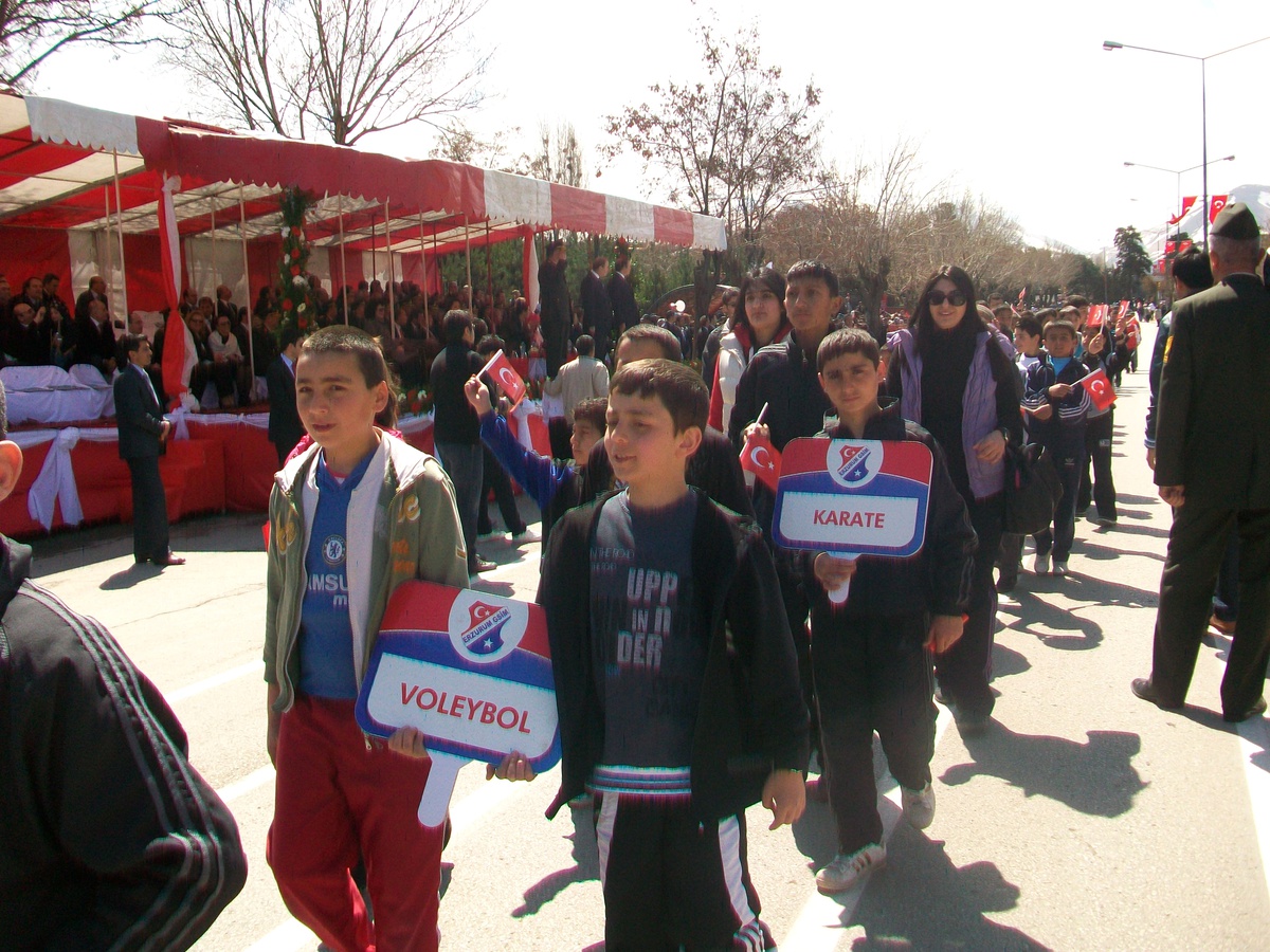 23 Nisan Geçit Töreninde Sporcular Ayakta Alkışlandı
