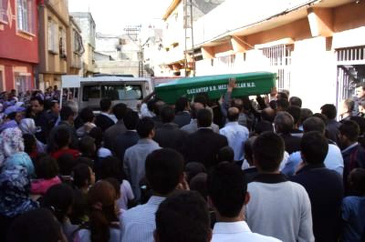 8 Aylık Hamile Kadın Kendini Astı