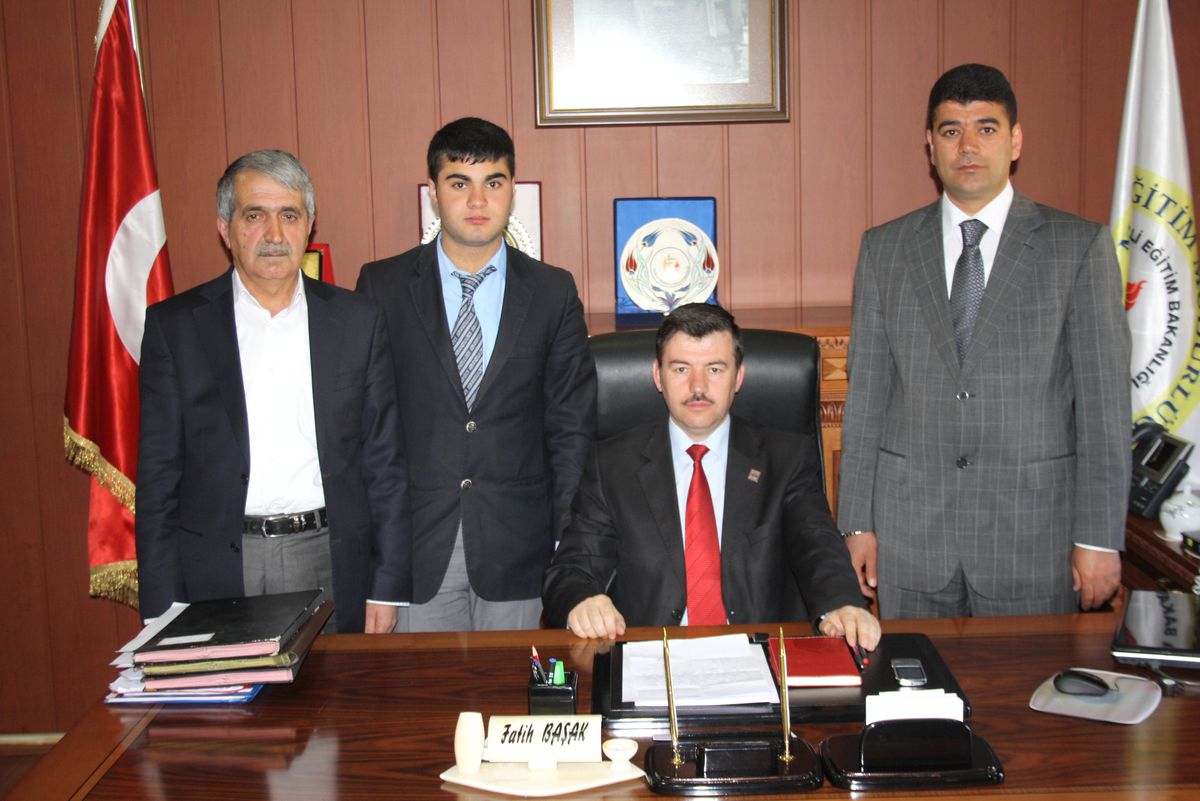 Ağrı İl Öğrenci Meclis Başkanı Yaşar\'dan Milli Eğitim Müdürü Başak\'a Ziyaret