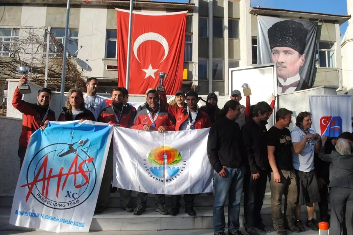 Ahas\'ın Başarısı