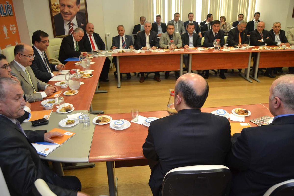 AK Parti Bursa İl Yönetimi İlk Toplantısını Yaptı