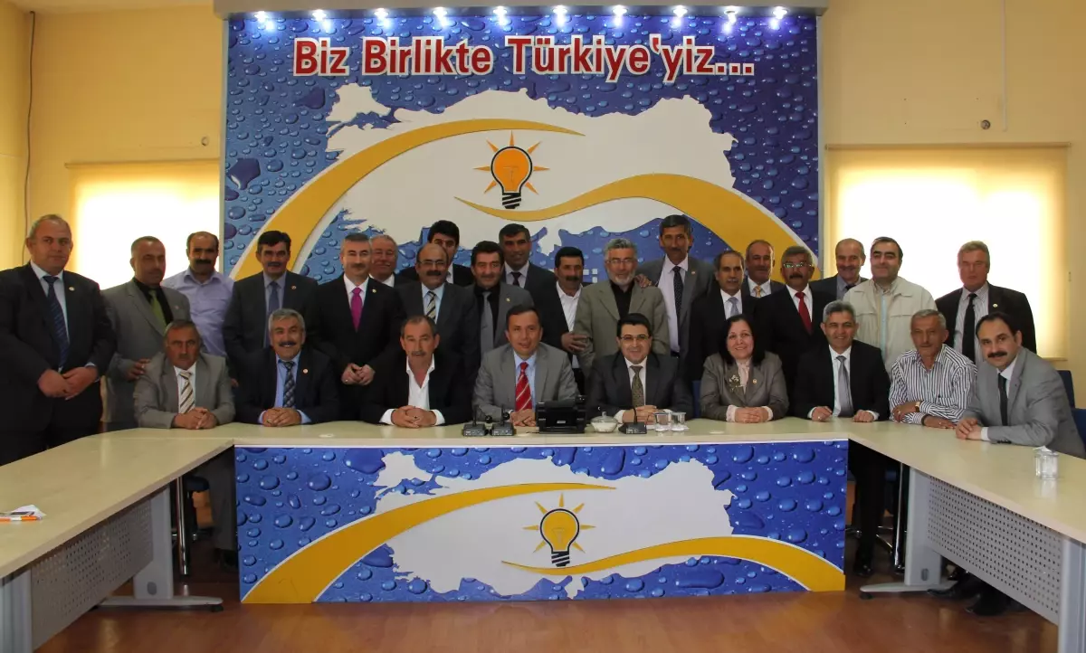AK Parti İl Başkanı Ceylan İl Genel Meclisi Üyeleriyle Bir Araya Geldi