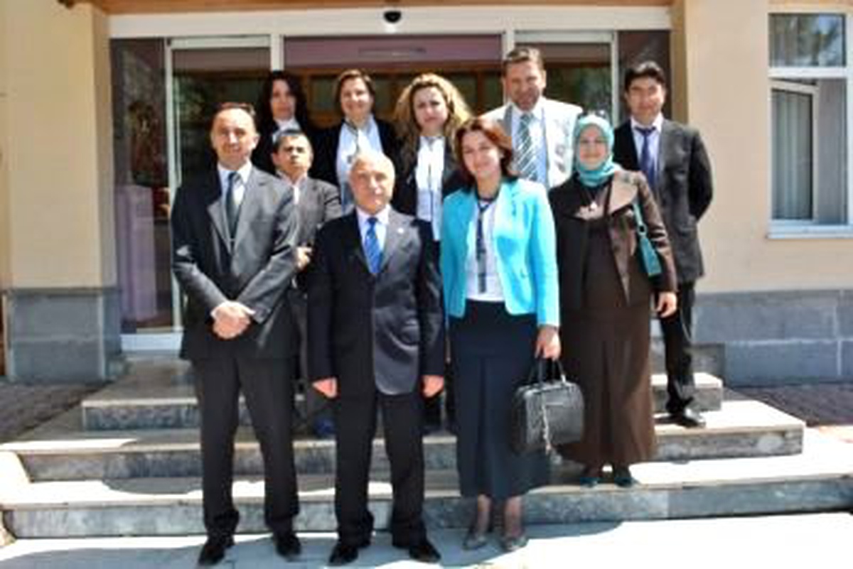 AK Parti Kayseri Milletvekili Tamer\'den 23 Nisan Ziyareti