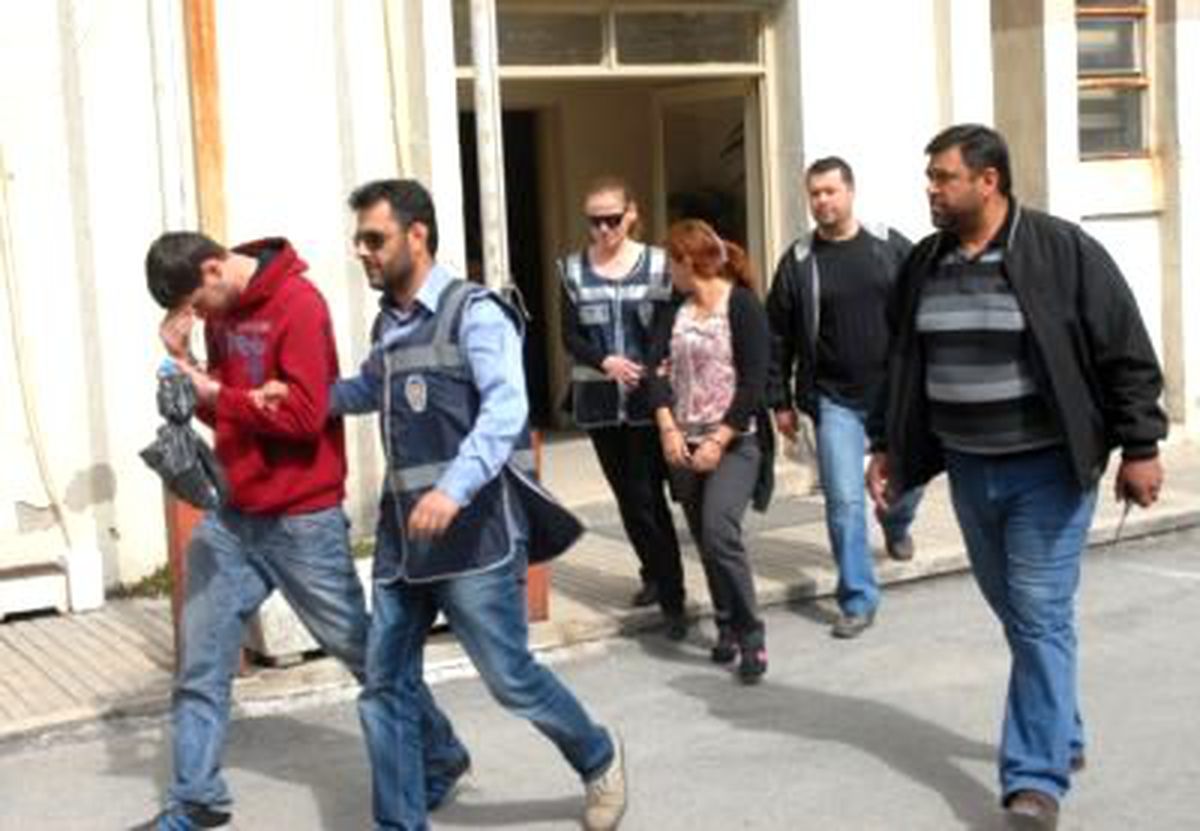 Annesiyle Arası Açık Olan Teyzesinin Evini Soydu