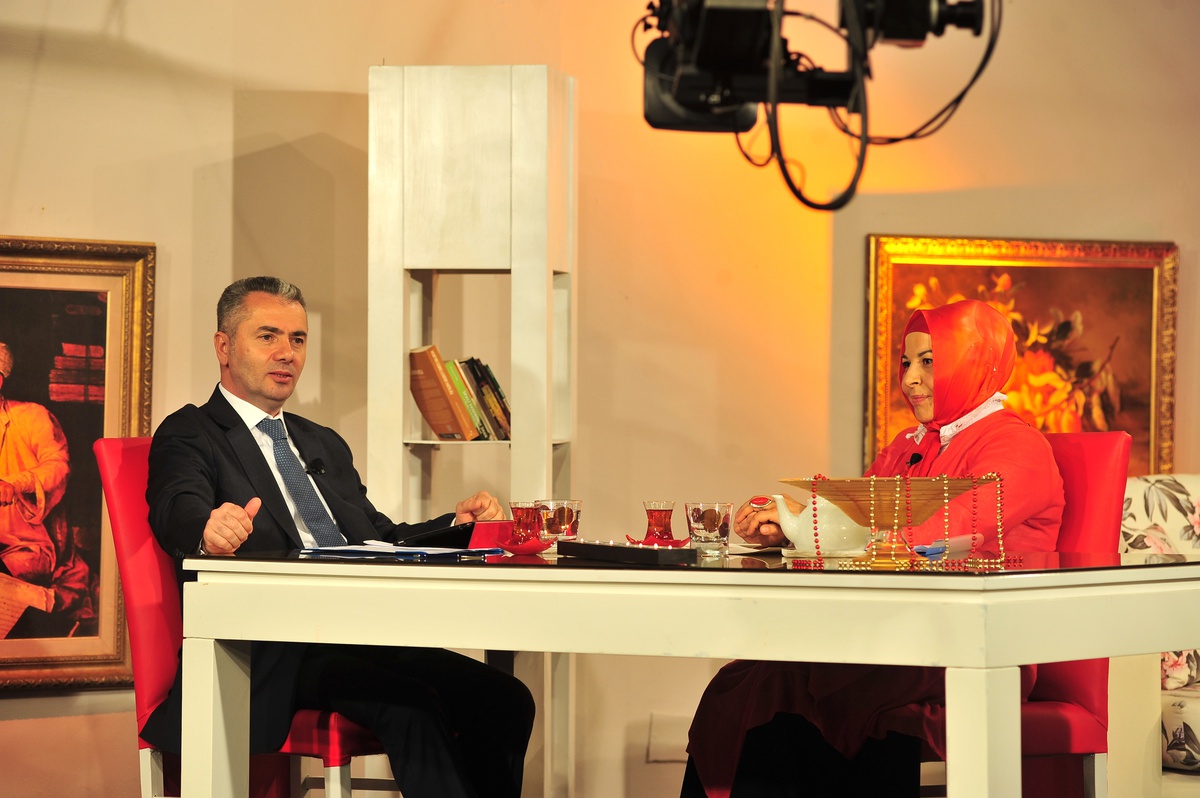 Başkan Uzun Hilal Tv\'de Kadınlarla İlgili Projelerden Bahsetti