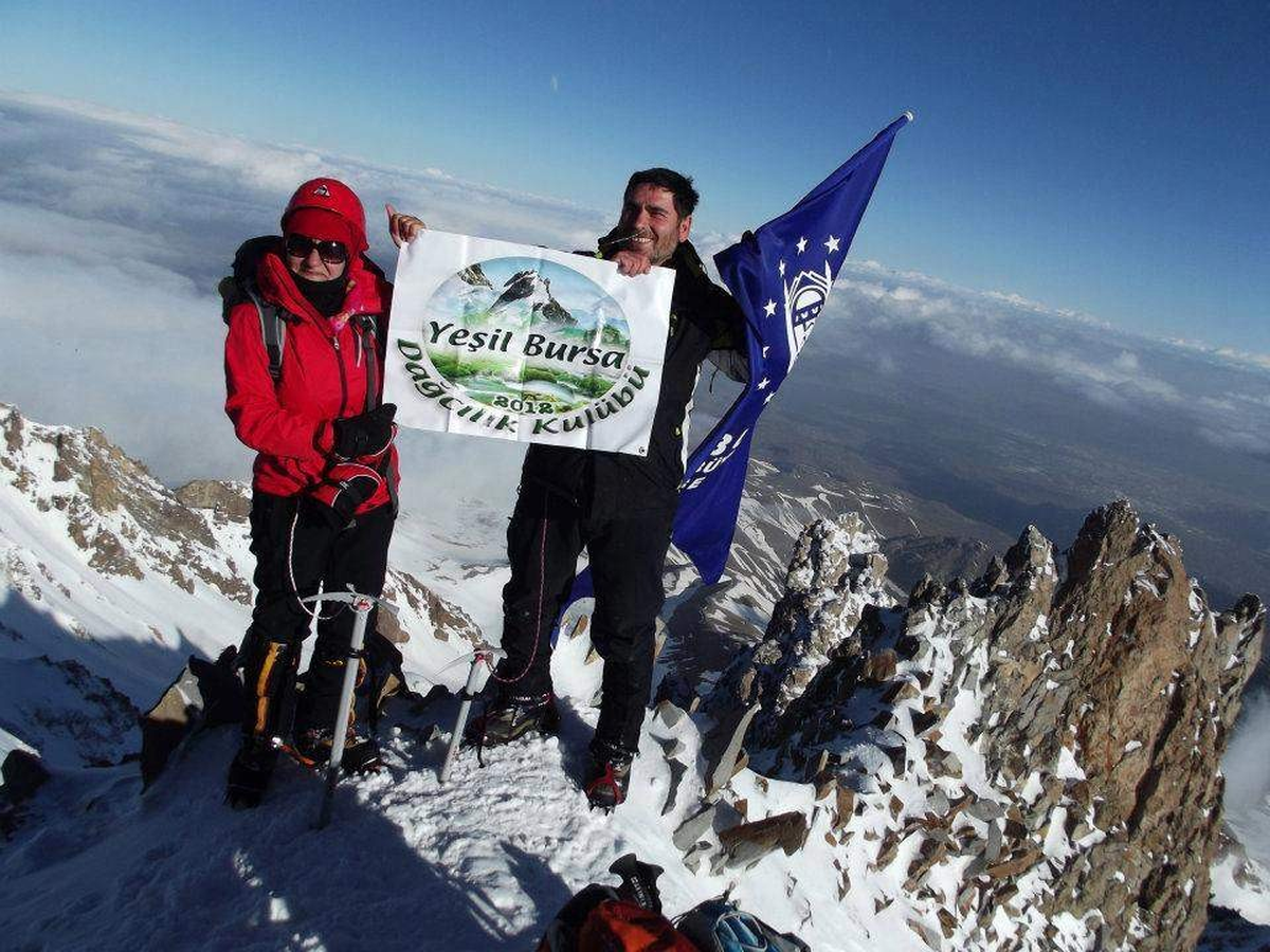 Bursalı Dağcılar Erciyes\'in Zirvesinde