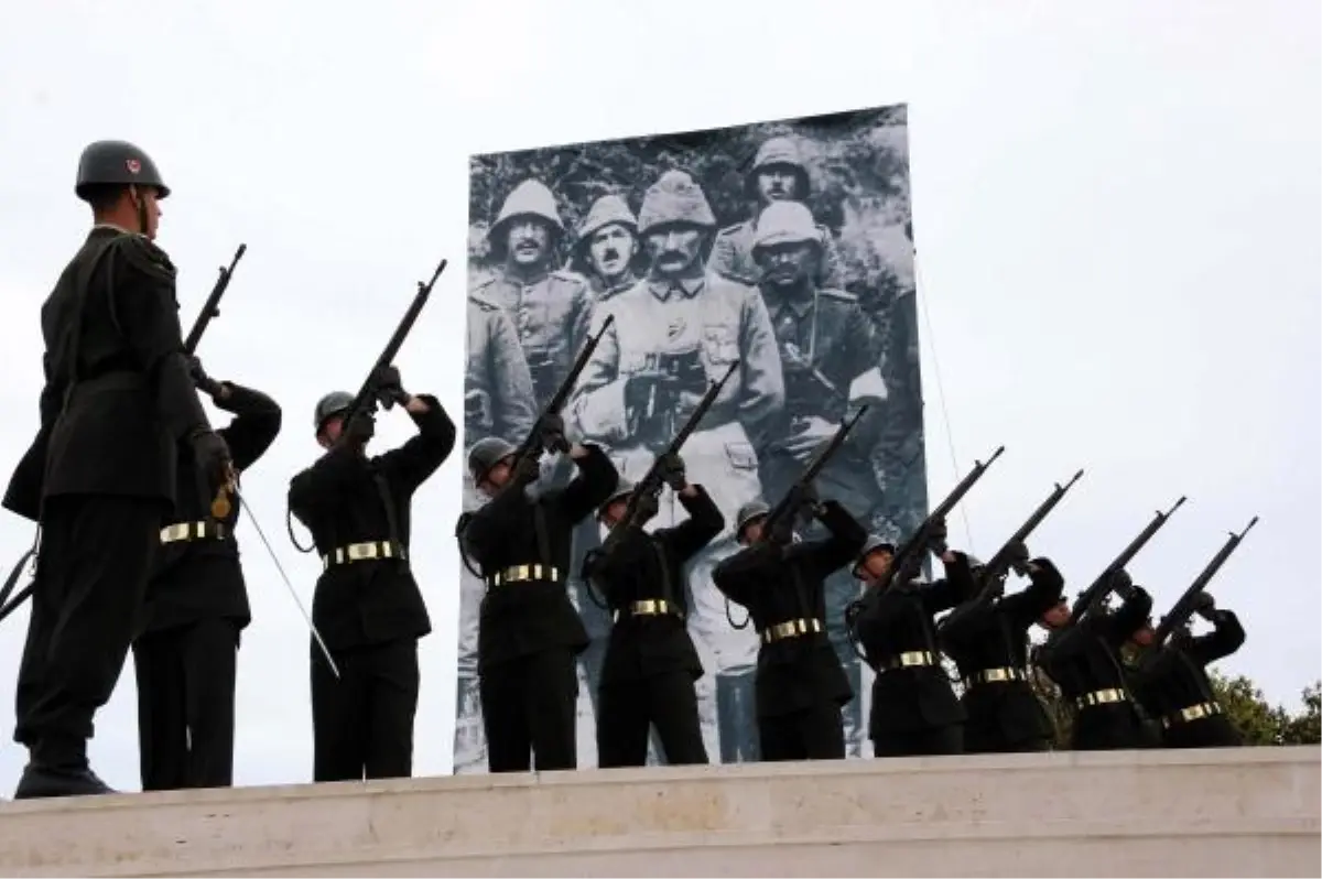 Çanakkale Kara Savaşları'nın 97'nci Yıldönümüne Görkemli Anma (3)