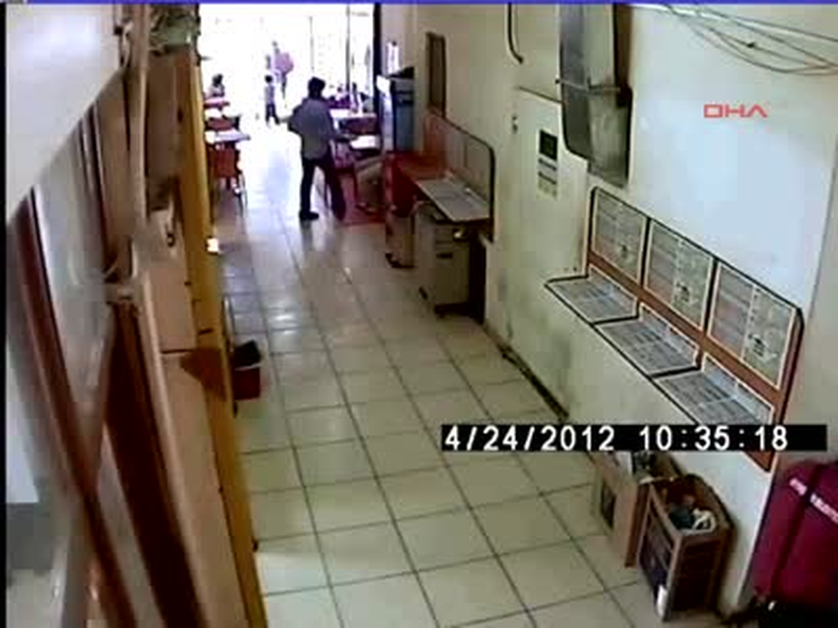 Çocuğun Önünde Vahşet Ek O Anlar Güvenlik Kamerası Tarafından Saniye Saniye Görüntülendi