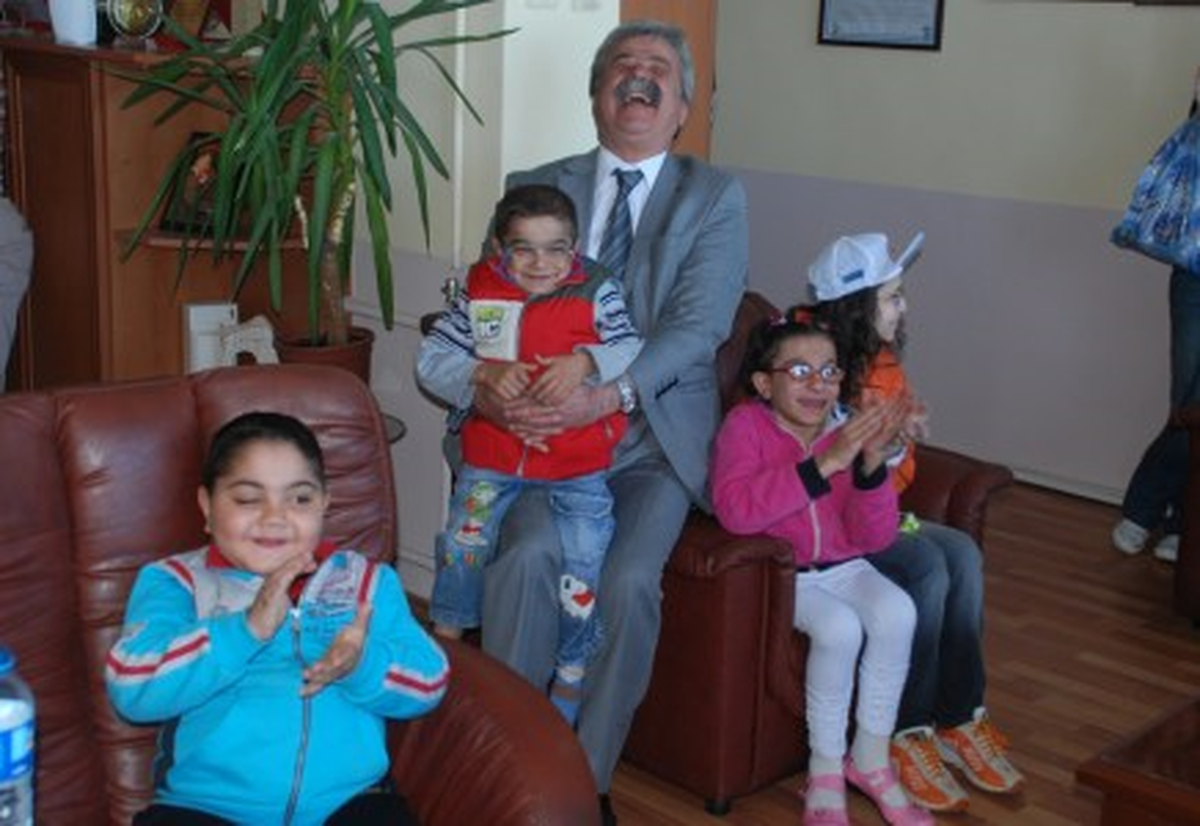 Çocuklar Özgüven\'i Güldürdü