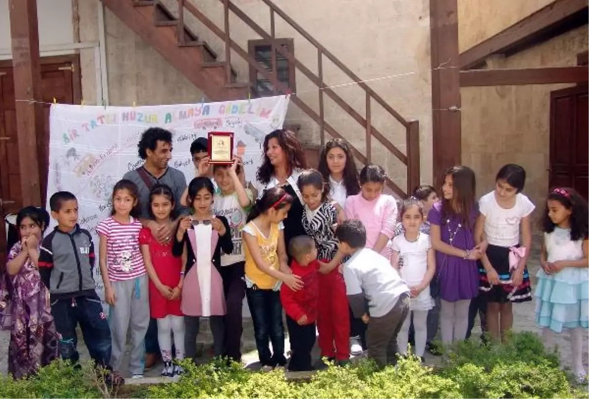 Depremzede Çocukların Yüzü Sanat Terapisiyle Güldü