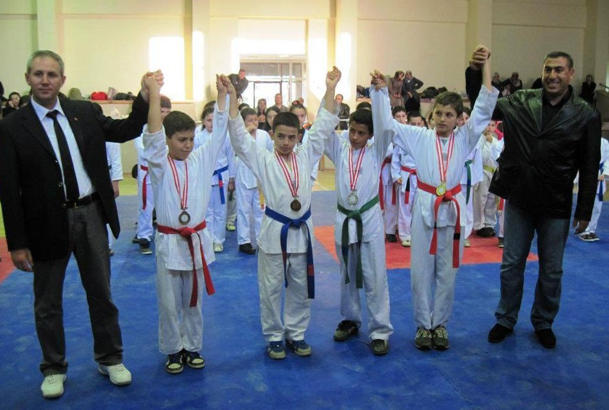 Düzce'de Taekwondo Egemenlik ve Çocuk Kupası Yapıldı