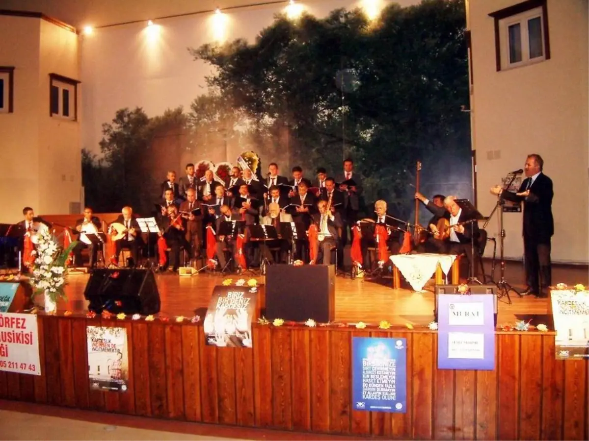 Edremit\'te Kurulan İmamlar Korosu, Kutlu Doğum Konseri Verdi