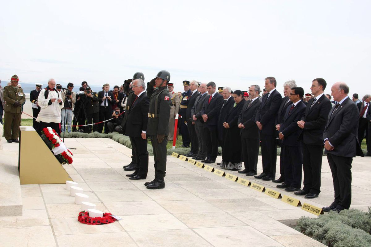 Ermeni Soykırımı ile İlgili Yasanın Geri Çekildiği Fransa ile İlişkiler Yumuşuyor