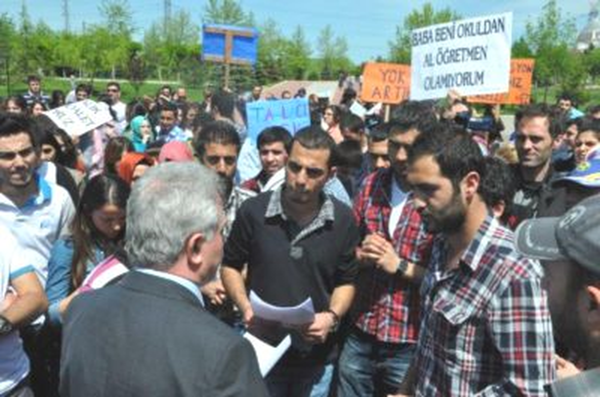Fen Edebiyat Fakültesi Ögrencileri Eylemdebaba Beni Okuldan Al Ögretmen Olamıyorum