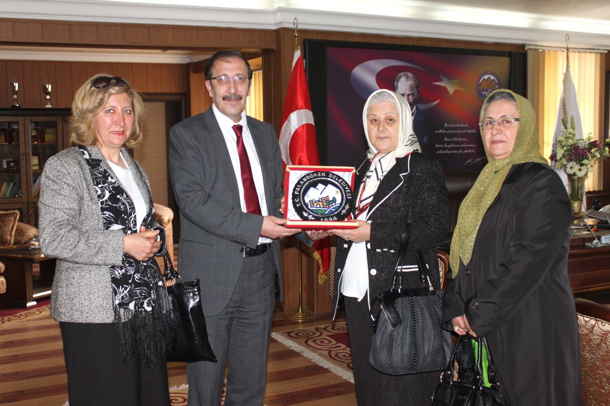 Gönüllü Anneler, Başkan Bulutları Ziyaret Etti…