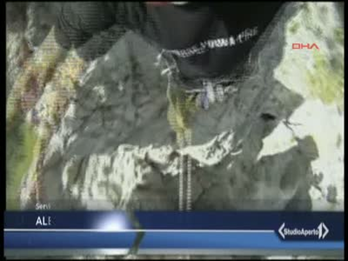 Hiçbir Önlem Almadan 1800 Metre Yükseklikte 40 Metre İp Üzerinde Yürüdü