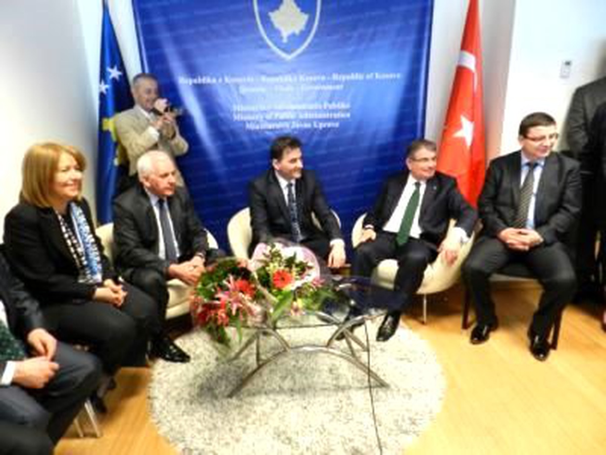 İçişleri Bakanı Şahin, Kosova Türklerinin Bayramını Kutladı
