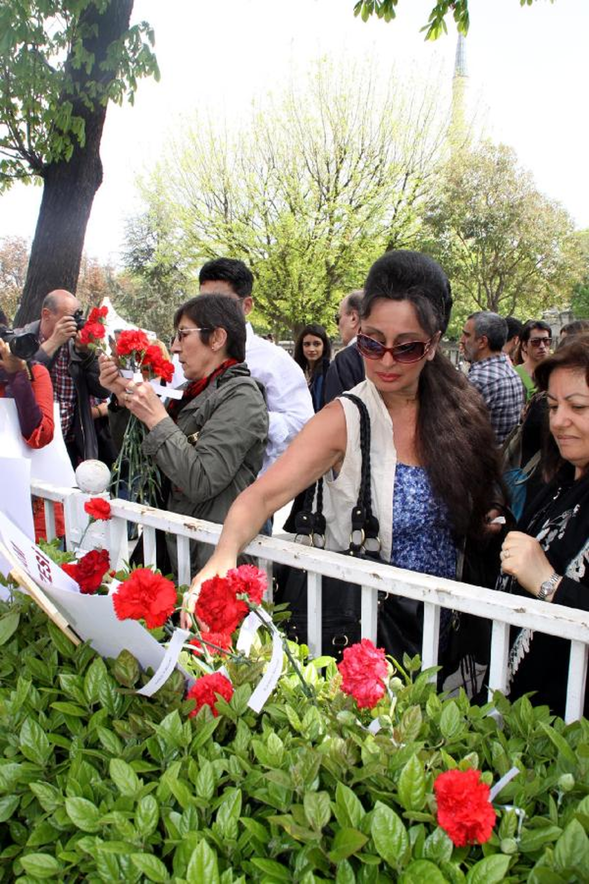İHD Üyeleri Ermeni Aydınları Andı