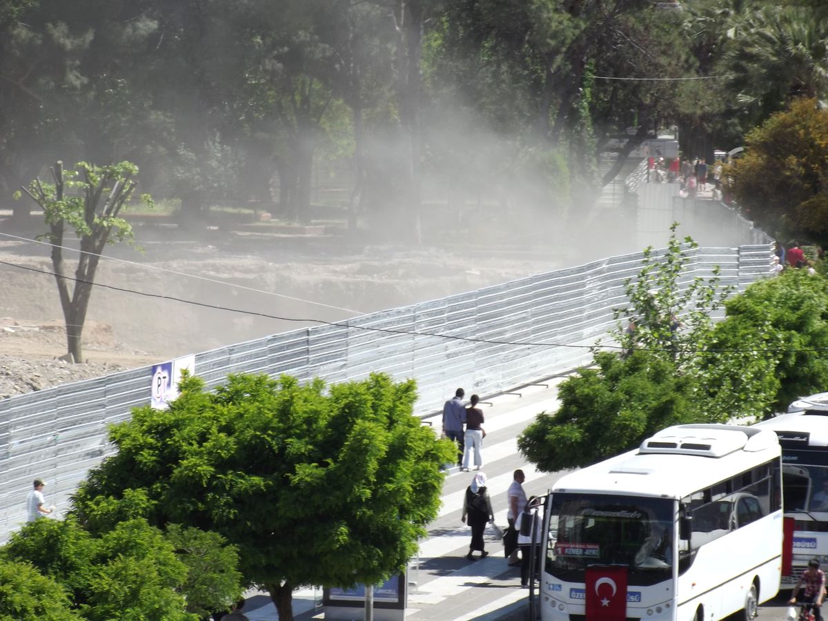 Kent Meydanındaki Çalışmalar Devam Ediyor