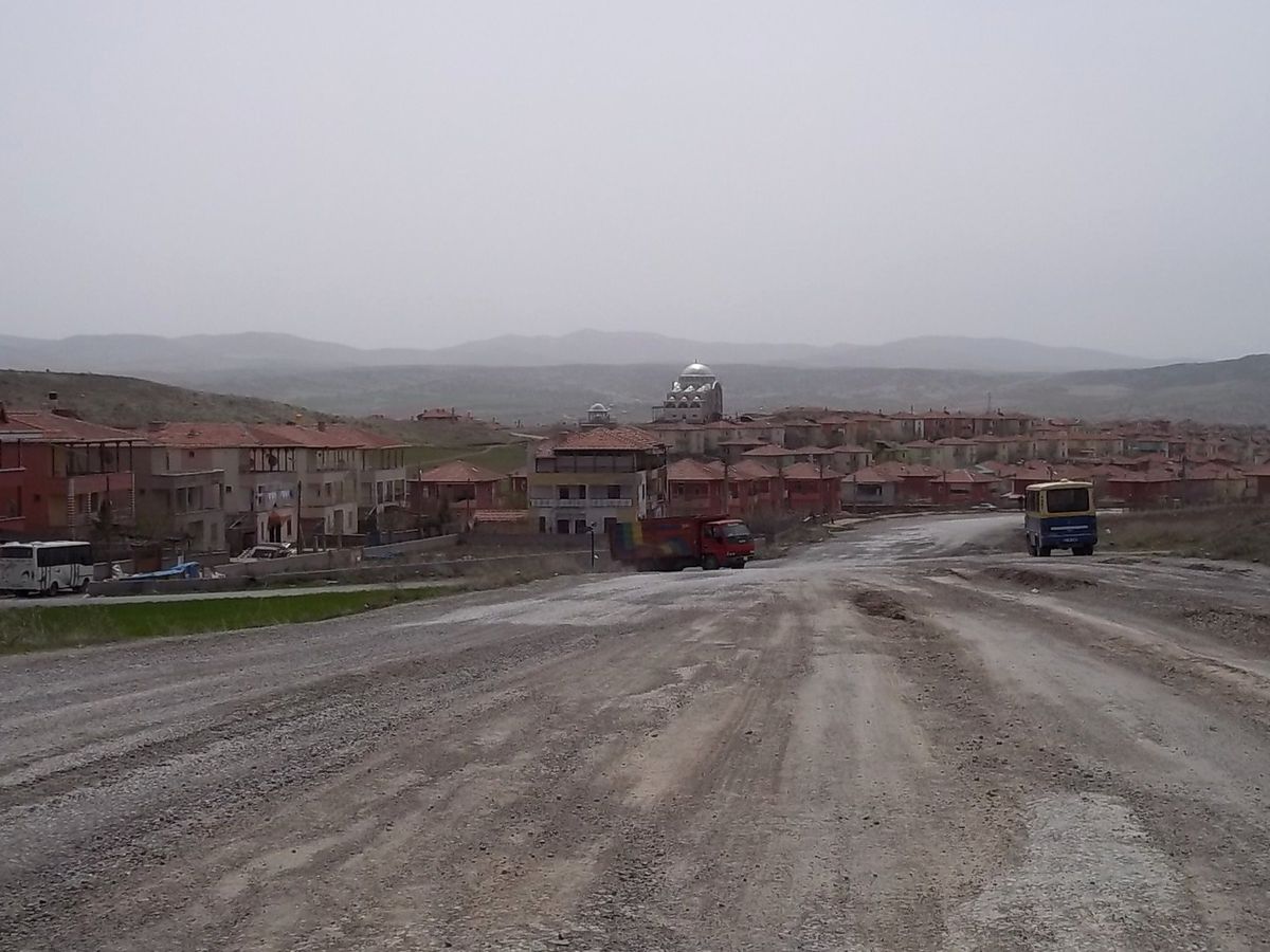 Kırıkkale\'de Yol Kenarına Dökülen Çöpler Tepkilere Neden Oluyor