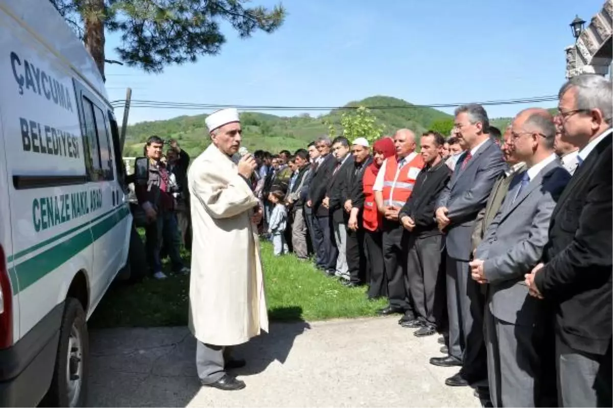Köprü Faciasında 17 Gün Sonra Bulunan Kadının Cenazesi Toprağa Verildi