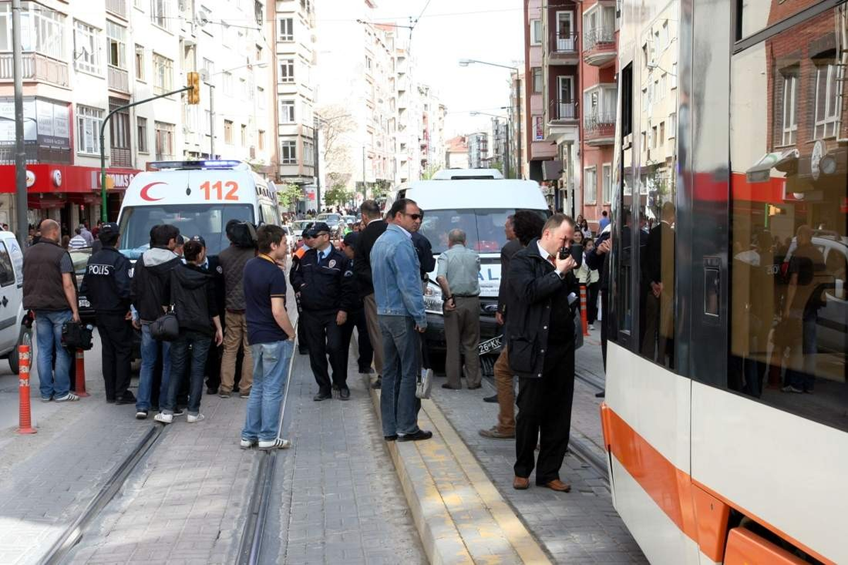 Maliye Minibüsü Tramvayla Çarpıştı: 7 Yaralı