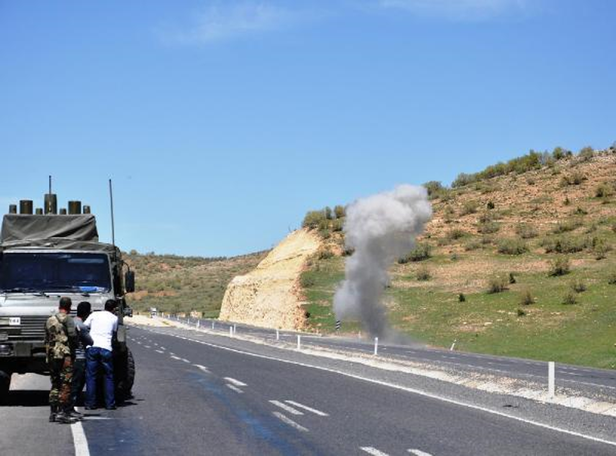 Mardin'de Yol Kontrolünde PKK Mayını: 1 Asker Yaralı (2)