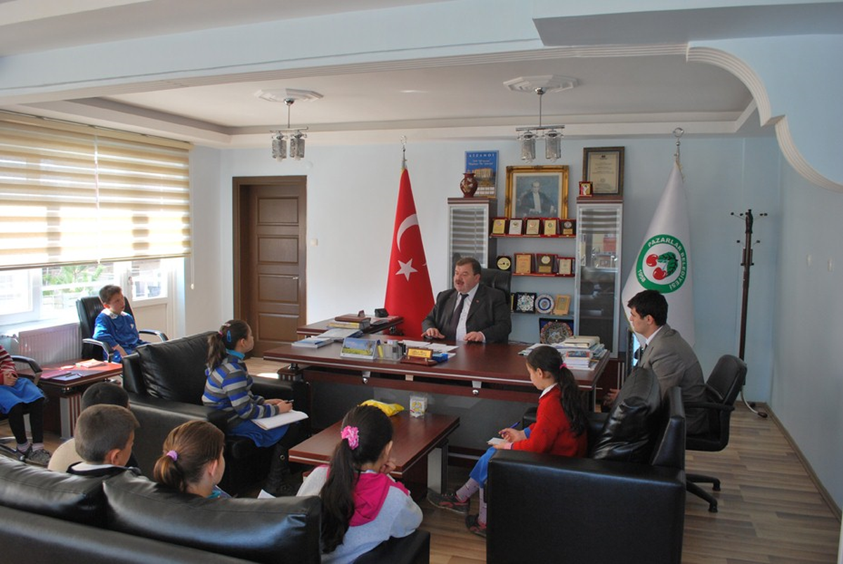 Öğrencilerden Başkan Torun\'a Ziyaret