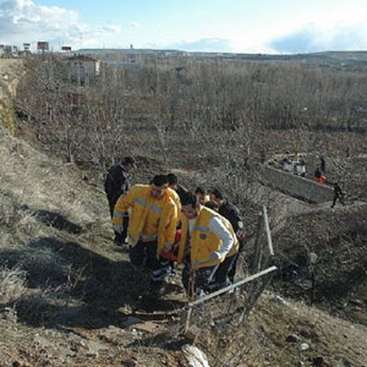 Otomobil 50 Metrelik Uçuruma Yuvarlandı: 1 Ölü, 4 Yaralı