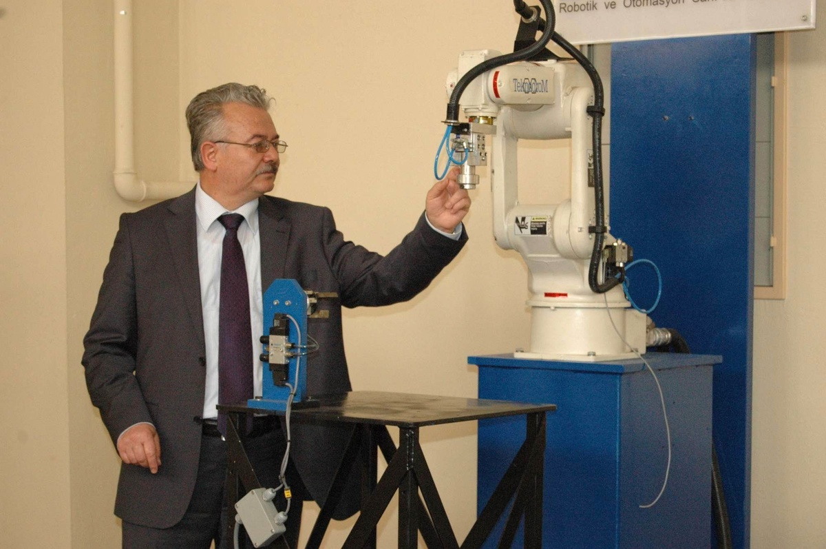 (Özel Haber) Erü Hasta Bakıcı Robot Tasarladı