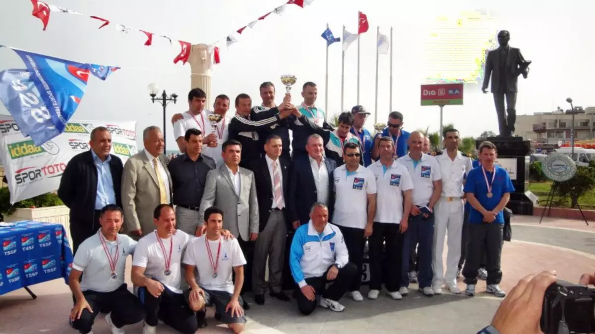 Söke Davutlar ve Didim\'in Balık Adamları İlk Sekizde Yer Aldı