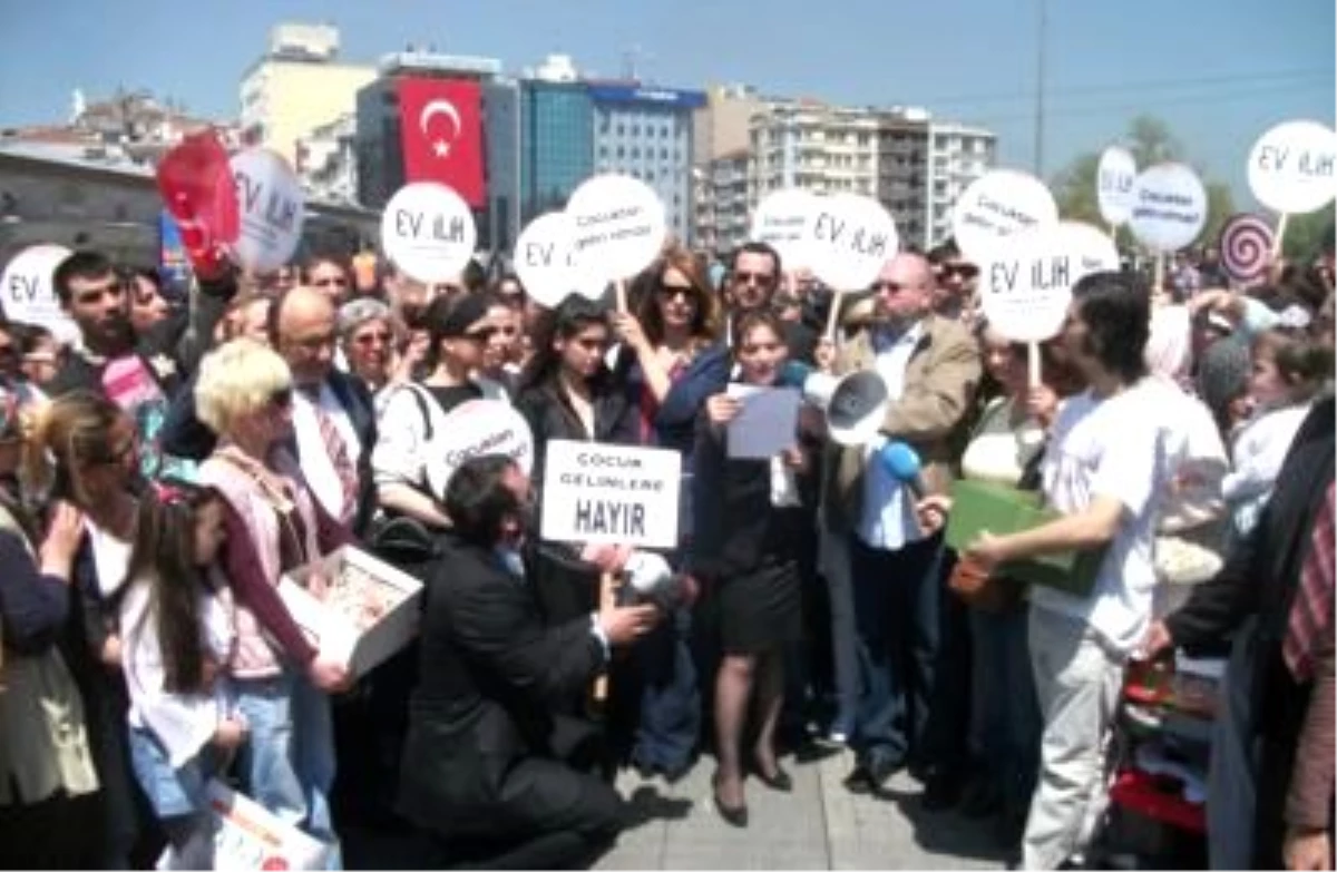 Taksim\'de "Çocuk Gelin Olmasın" Eylemi