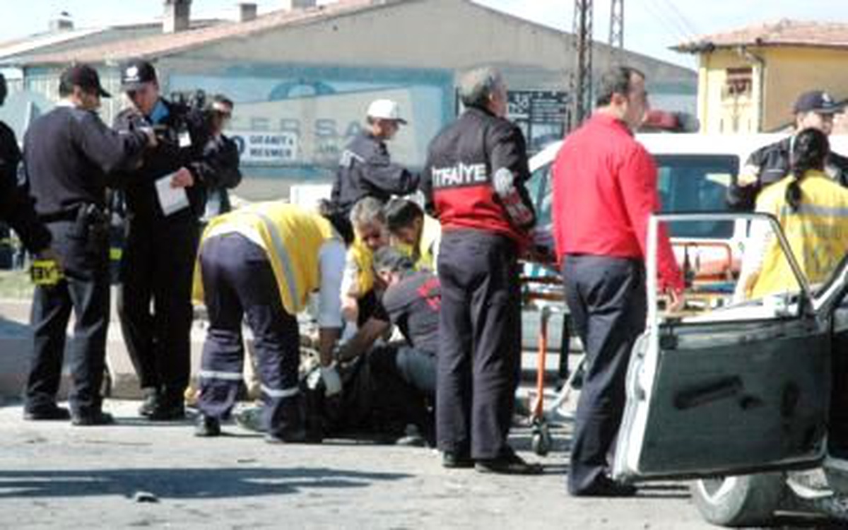 Trafik Kazası 1 Ölü, 2 Yaralı Kayseri\'de Meydana Gelen Trafik Kazasında 1 Kişi Öldü, 2 Kişi...