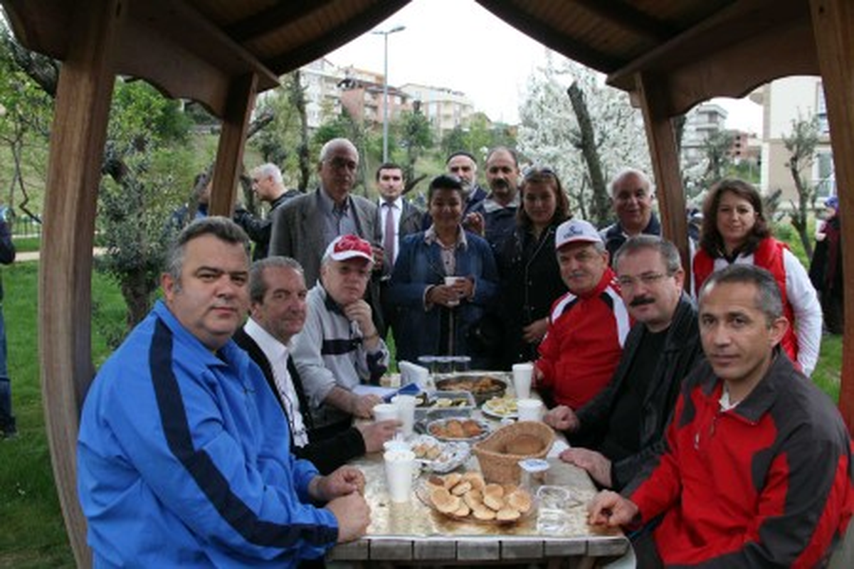 Türkiye\'den Yürüyerek Ayrıldı