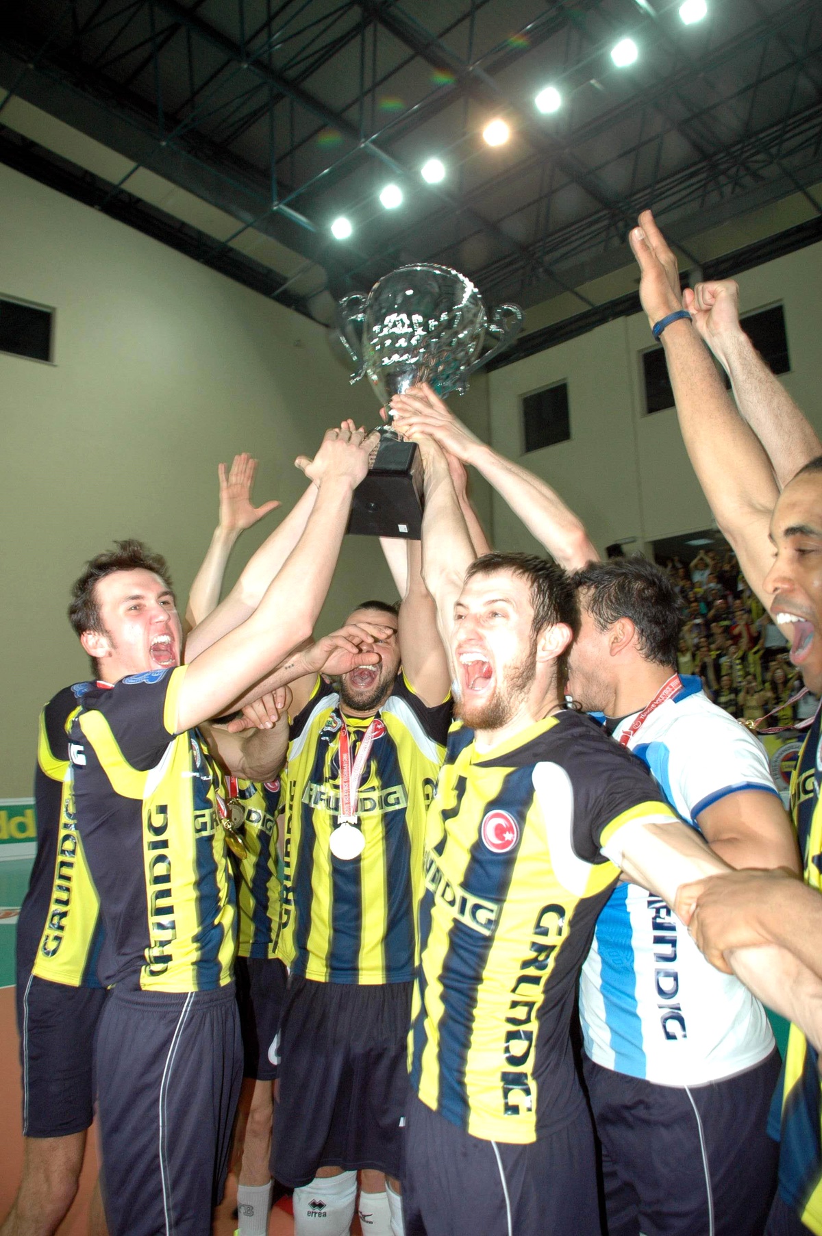 Aroma Erkekler Voleybol 1. Ligi'nde Fenerbahçe Grundig Şampiyon Oldu