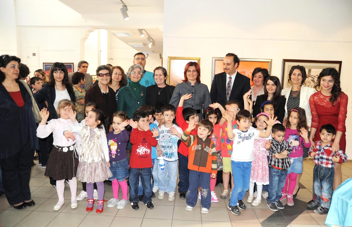'Atatürk ve Çocuk' Konulu Karma Resim Sergisi Açıldı