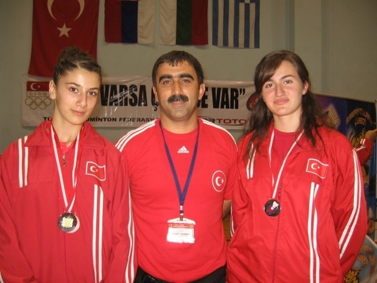 Badmintoncular Bulgaristan\'da İkili Kampma Gitti