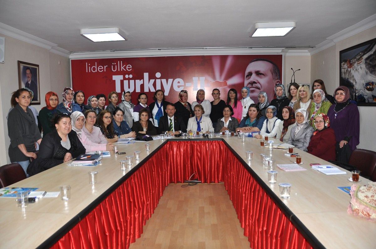 Başkan Karabalık Kadın Kollarını Ziyaret Etti