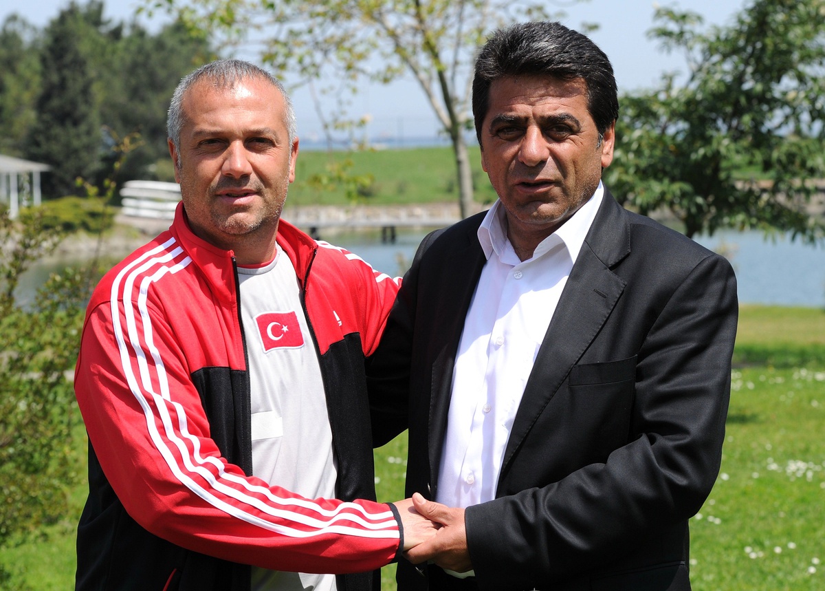 Bayrak, Samsunspor U15 Antrenörünü Tebrik Etti