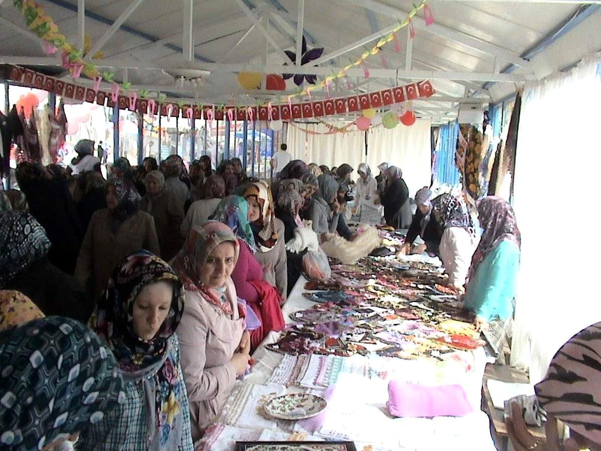 Bozüyük\'te Okul Yararına Kermes