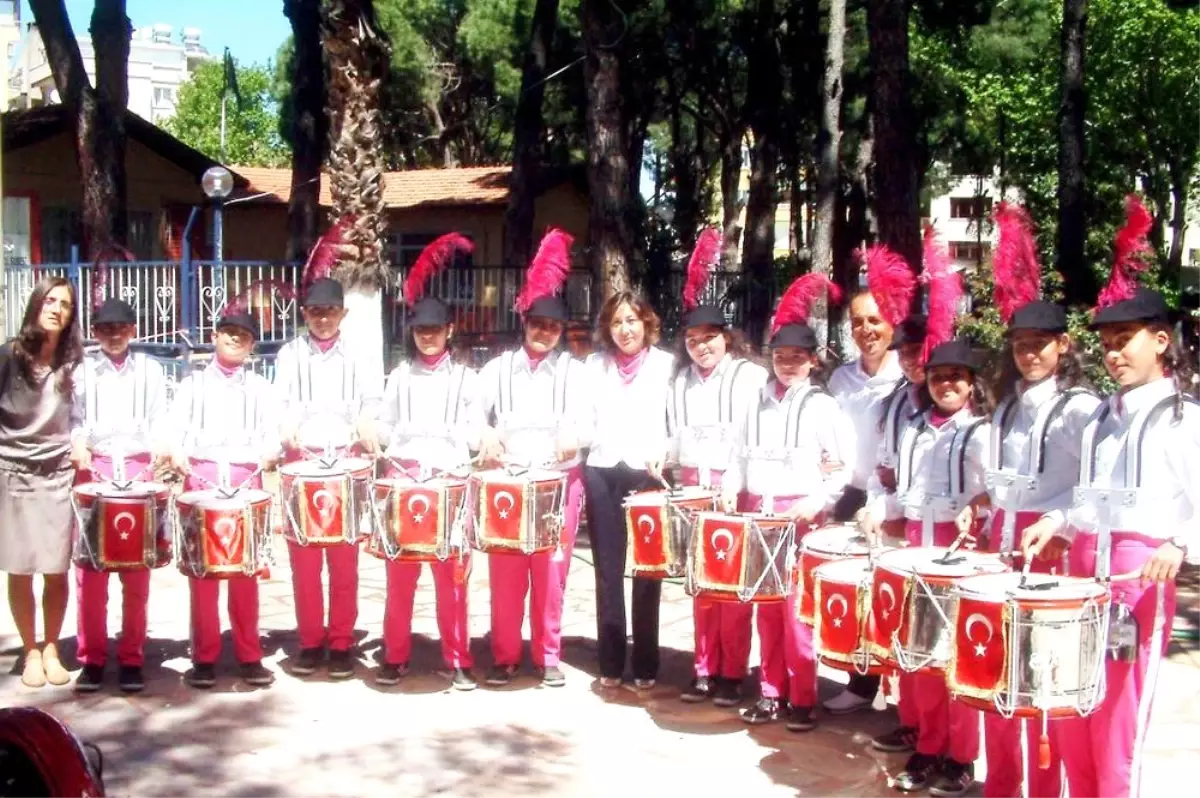 Burhaniye\'de Ritim Grubu\'na Gösteri Daveti